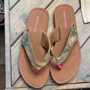 Womens Realtree flip flops